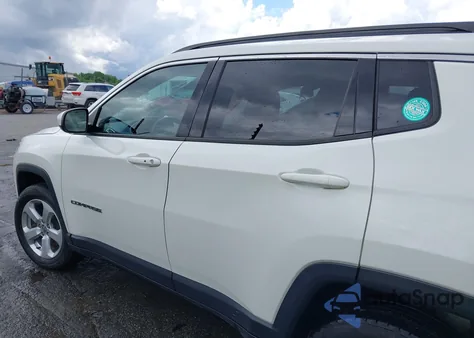 2018 Jeep Compass Latitude 4X4 из США, поврежденный, VIN 3C4NJDBBXJT320472